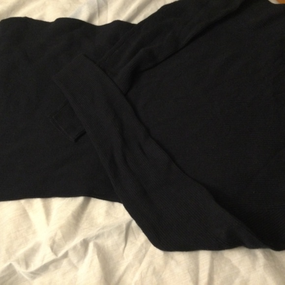 Michael Kors sz M black ribbed sweater with zipper on left shoulder - Picture 5 of 9